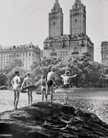 Boys swimming in the reservoir in Central Park / Мальчики, купающиеся в водохранилище Центрального парка