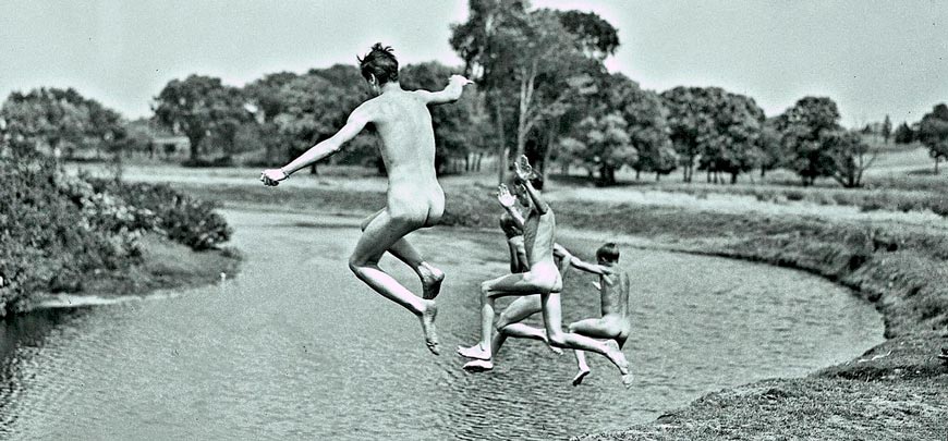 Unidentified nude bathers (Неизвестные голые купальщики), 1937