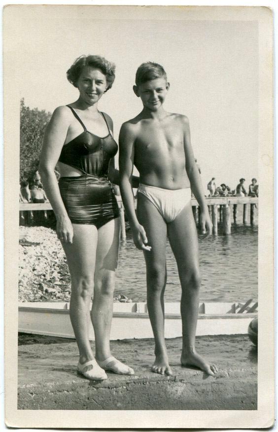 untitled / Boy and his mother (Без названия / Мальчик и его мама), 1953