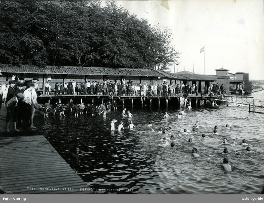 Fra Festningens fribad (Открытый бассейн в крепости), 1905