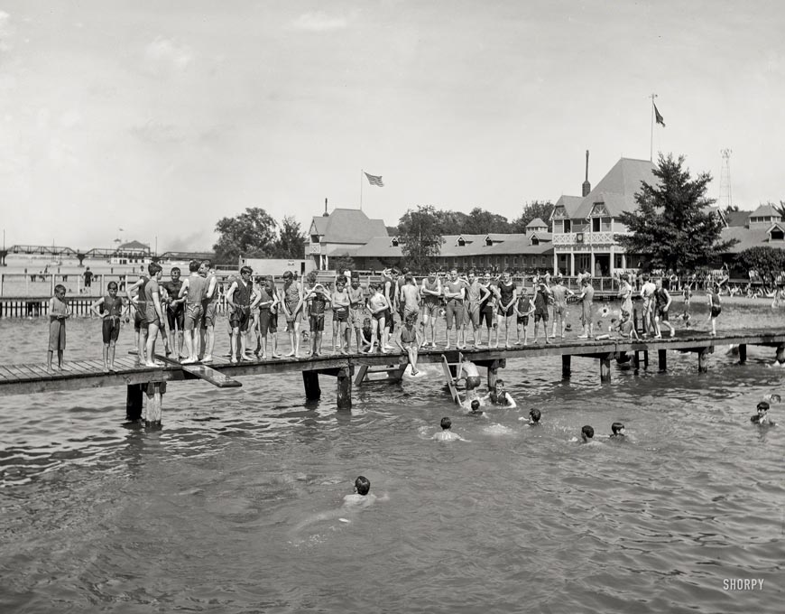 Swimming pool at Belle Isle Park (Купальня в парке Бель-Айл), c.1903