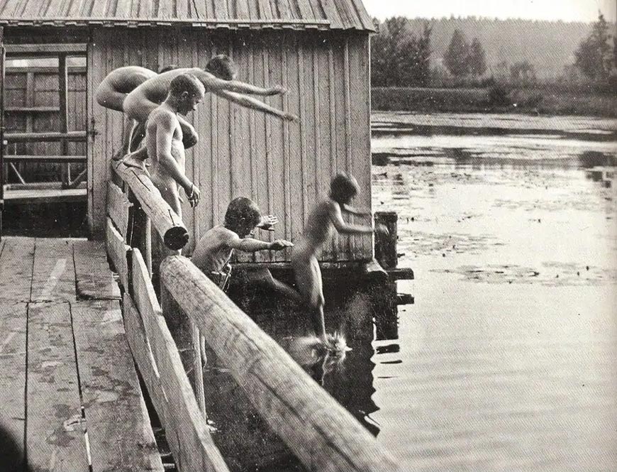 Купальня на пруду (Swimming pool on the pond), c.1949