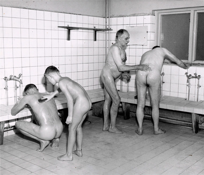 Еvättrummet, Aspuddsbadet (Помывочная в купальне Аспудден), 1951