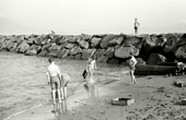 Boys playing on the beach / Мальчики, играющие на пляже