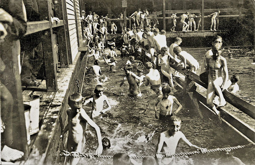 Bathing for free at the Battery (Бесплатное купание в Баттери), c.1908 