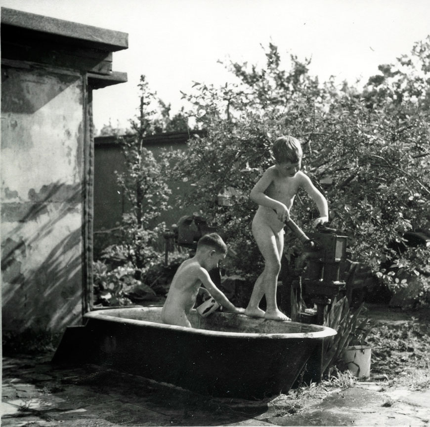 Water pump (Водяная колонка), 1950s