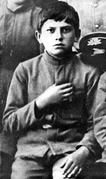Маяковский Владимир (10), ученик 1-го класса гимназии (Mayakovsky Vladimir (10), student of the 1st grade of the gymnasium), 1903