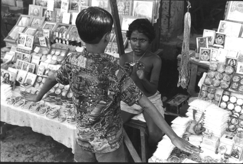 Two boys at a street vendor stand (Два мальчика у уличной витрины), 1979-1980