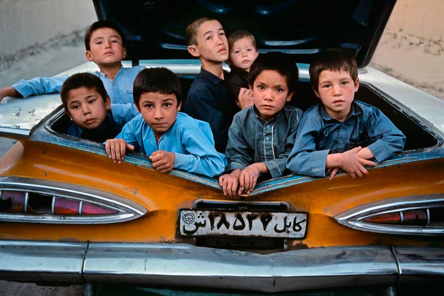 Boys in the boot of a taxi (Мальчишки в багажнике такси), 1992
