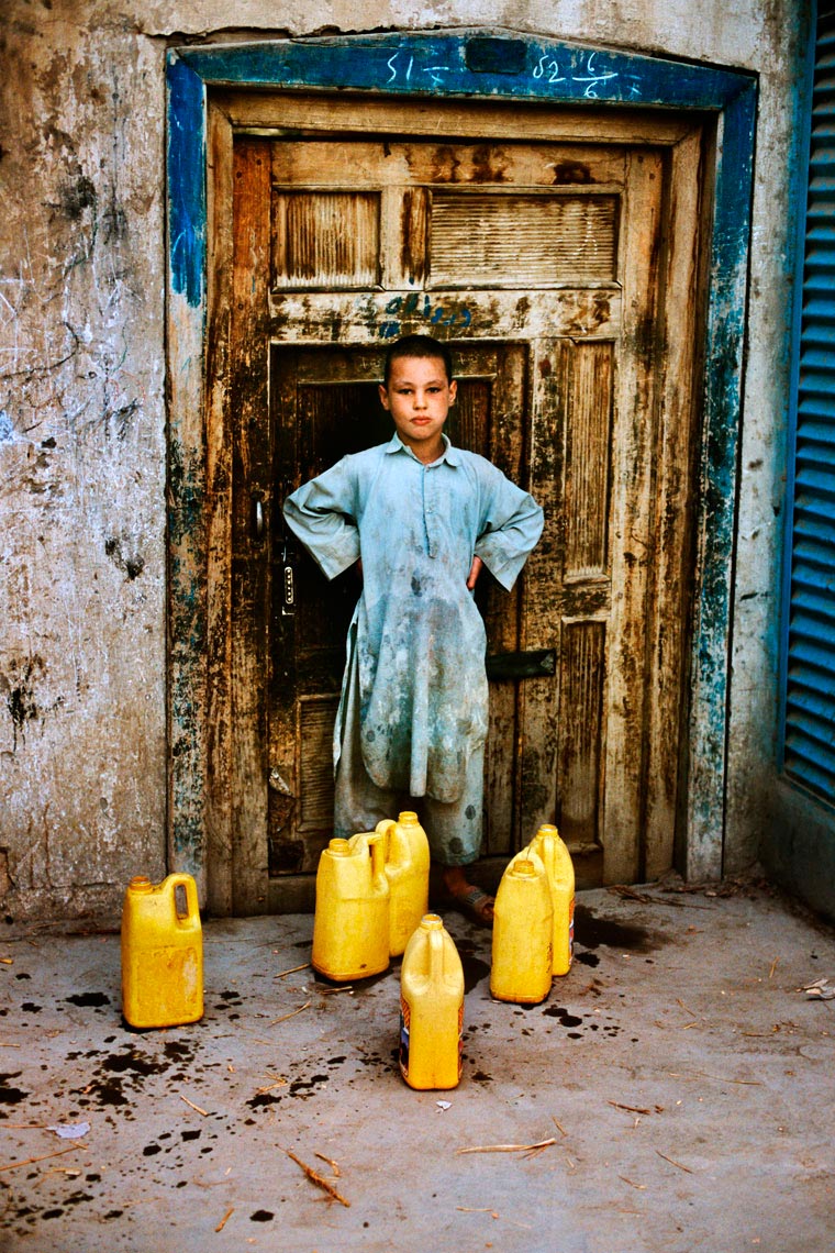 Water vendor (Продавец воды), 2002