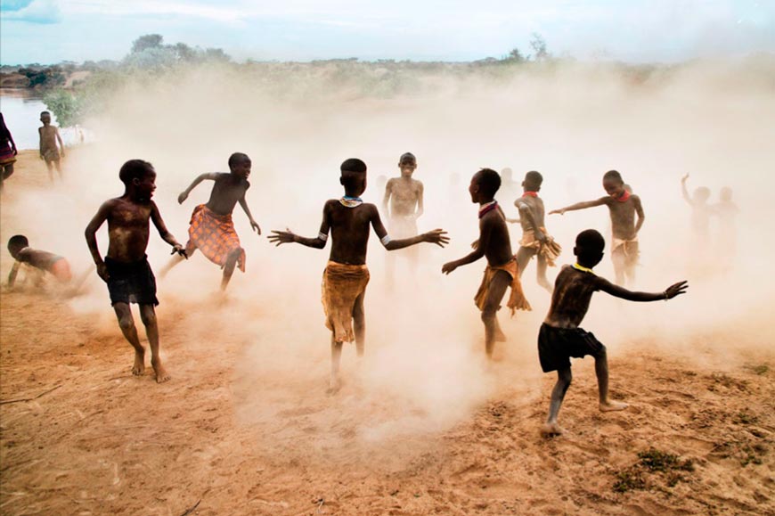 Omo children playing (Играющие дети племени Омо)