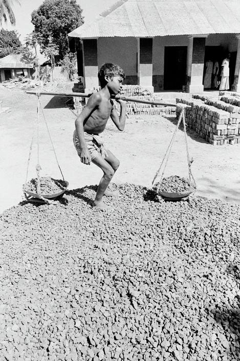 Child labour. Making stone chips (Детский труд. Производство щебня), 1972