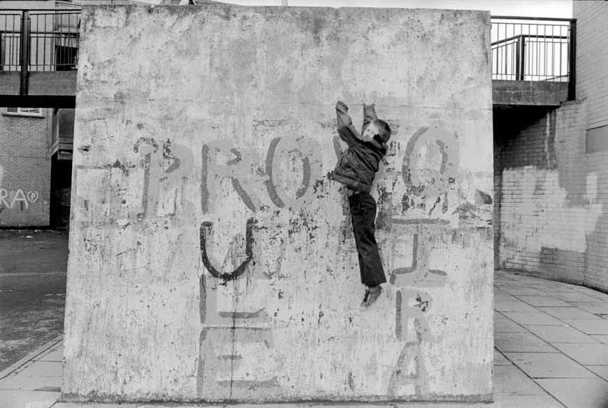 Boy jumping from a wall (Мальчик, прыгающий у стены), 1979