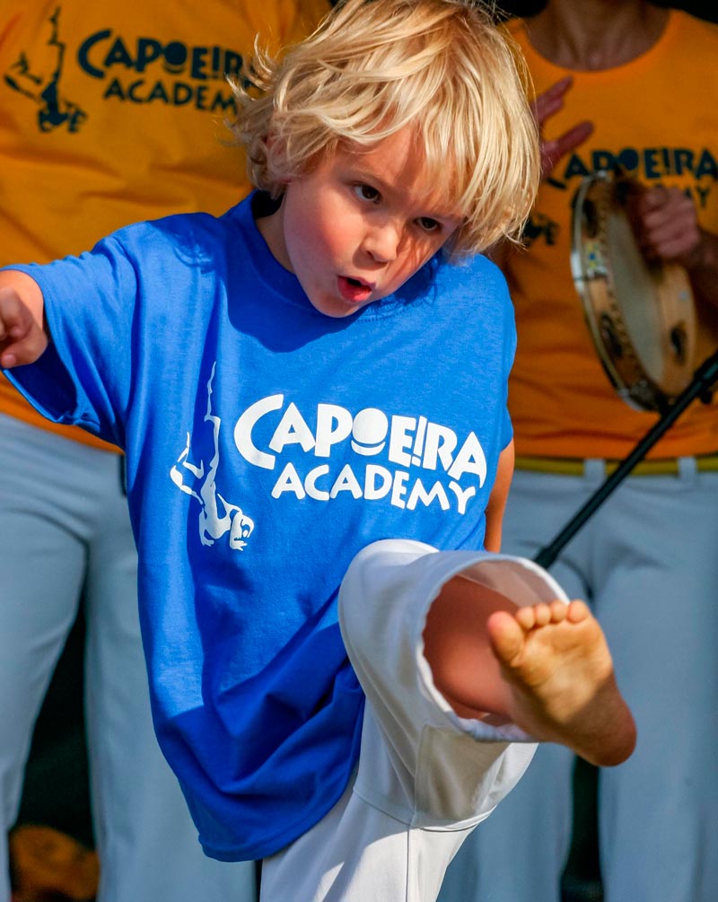 Giving a Capoeira Kick (Удар в капоэйре), 2014